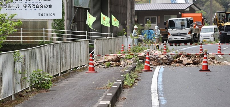 9 INJURED IN POTENT WESTERN JAPAN EARTHQUAKE