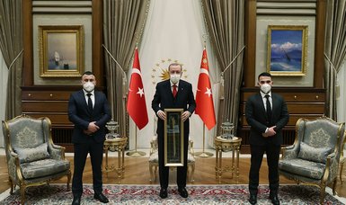 Turkish president receives heroes of Vienna attack