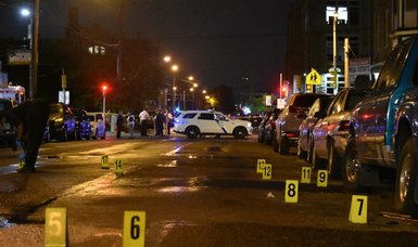 Gunman opens fire at random on Philadelphia streets, killing 4