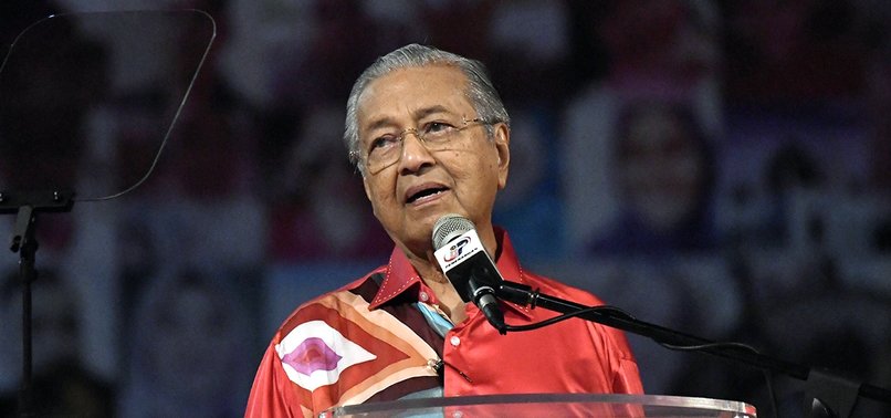 MALAYSIAS MAHATHIR TELLS YOUTH TO WORK, GAIN EXPERIENCE IN TURKEY