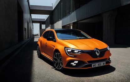 CLİO VE MEGANE R.S. YENİLENDİ