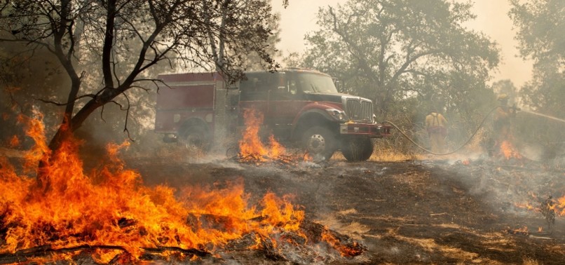 DEATH TOLL RISES TO 6 AS CALIFORNIA WILDFIRE RAGES ON