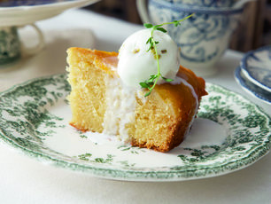 Karamelize Şeftalili Kek