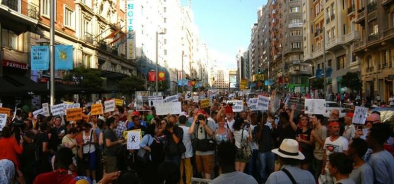 THOUSANDS MARCH IN MADRID TO URGE GOVERNMENT TO HONOR REFUGEE COMMITMENT