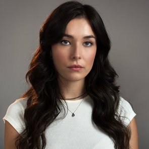 Tuğba Sunguroğlu  – Kimdir