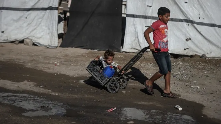 Displaced families in Gaza struggle to survive as humanitarian crisis deepens