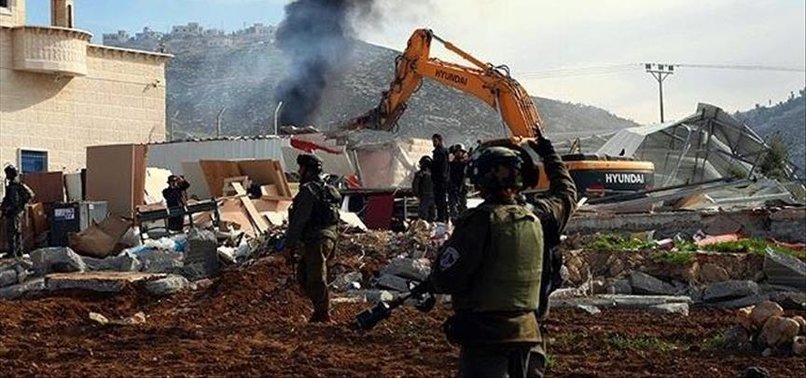 ISRAELI ARMY STORMS W. BANK TOWN, DEMOLISHES HOME