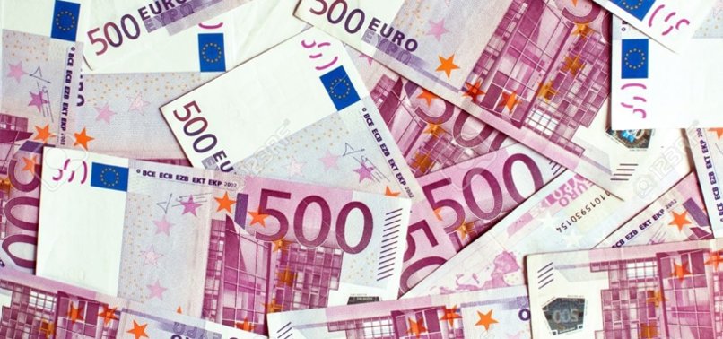 EURO BRUISED AS INFLATION FEARS SEND SAFETY-SEEKING INVESTORS TO DOLLAR