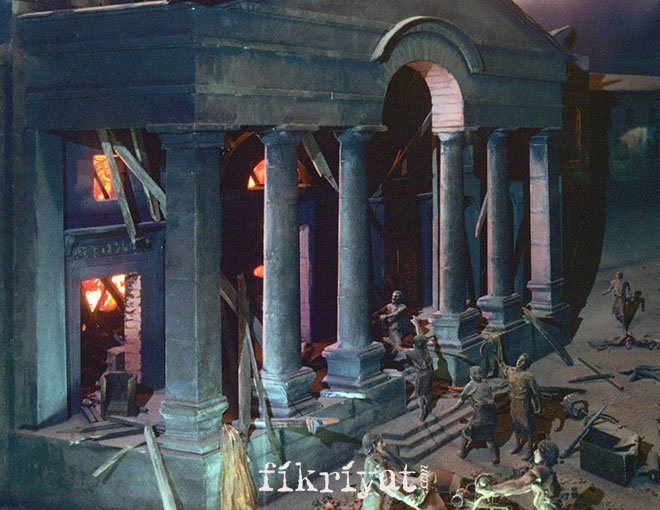 KÜTÜPHANENİN ÖNEMLİ MÜDAVİMLERİ