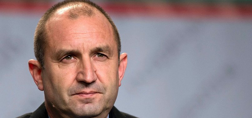 BULGARIAN PRESIDENT URGES PM AND GOVERNMENT TO RESIGN