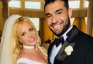 Britney Spearsın Gelinliğine Yakın Bakış