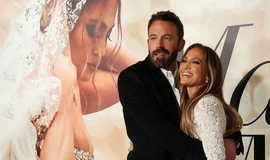 Singer Jennifer Lopez and actor Ben Affleck have gotten married in Las Vegas - reports