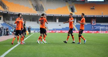 Başakşehir defeat Alanyaspor 2-0 to chase Turkish Super League leaders Trabzonspor in title race
