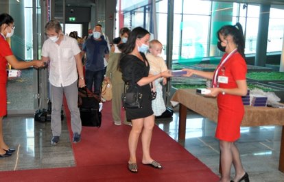 İlkİngilizturistkafilesiböylekarşılandı