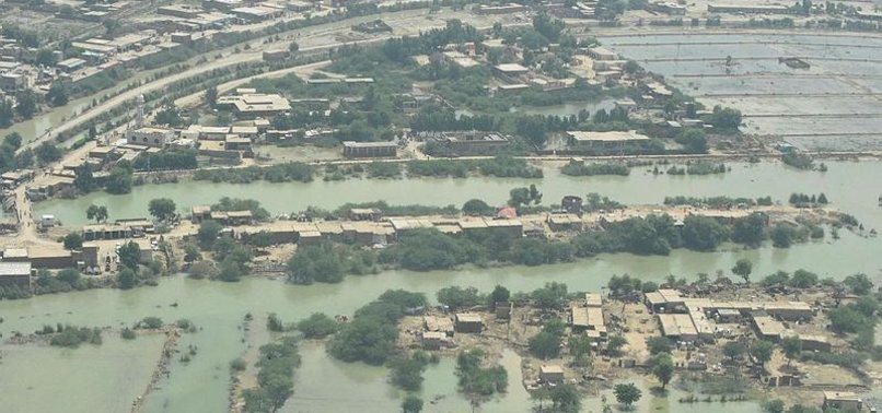DEATH TOLL FROM RAGING FLOODS IN PAKISTAN REACHES 1,290
