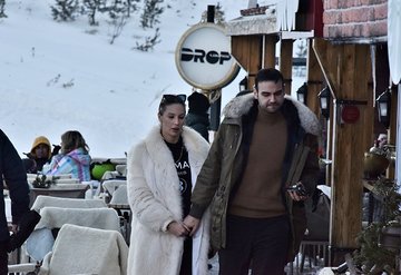 Sevgililer Gününü zirvede kutladılar