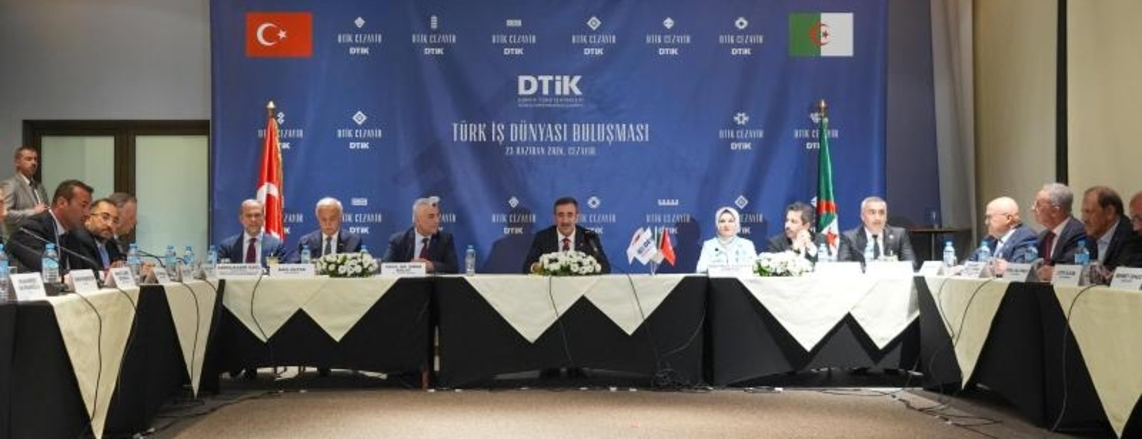 Cumhurbaşkanı Yardımcısı Yılmaz, Cezayir’deki Türk İş Dünyası Buluşması’nda konuştu