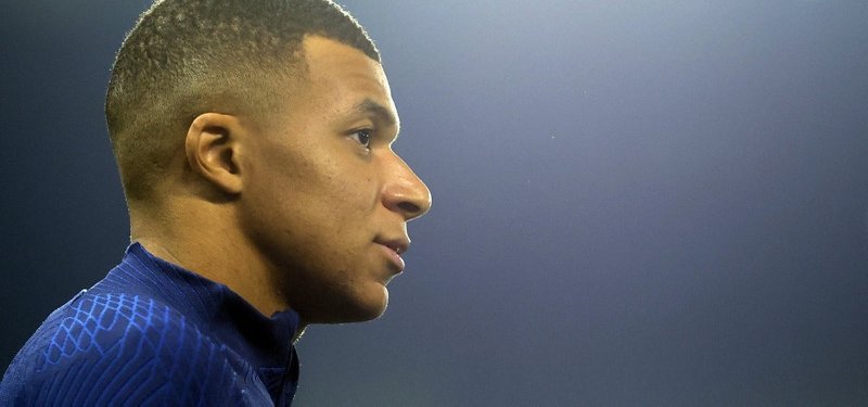 French superstar Kylian Mbappe chasing down 2nd consecutive World Cup title