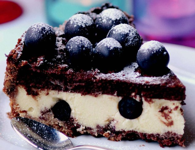 Çikolatalı Üzümlü Pasta