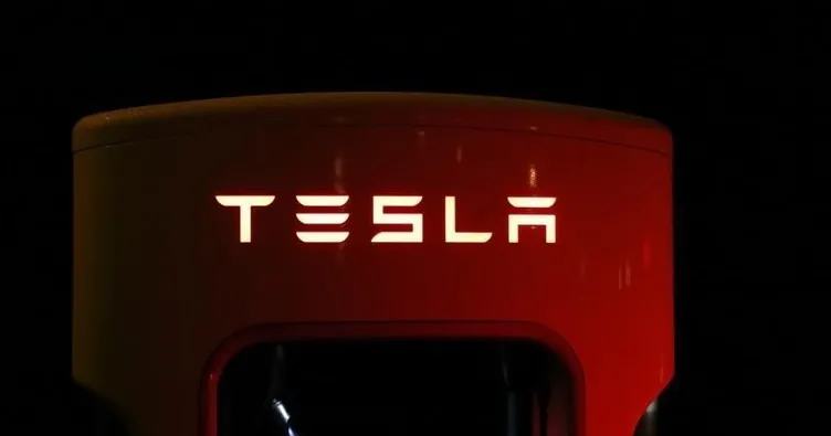 Tesla satılan 1,6 milyon elektrikli aracını geri çağırdı