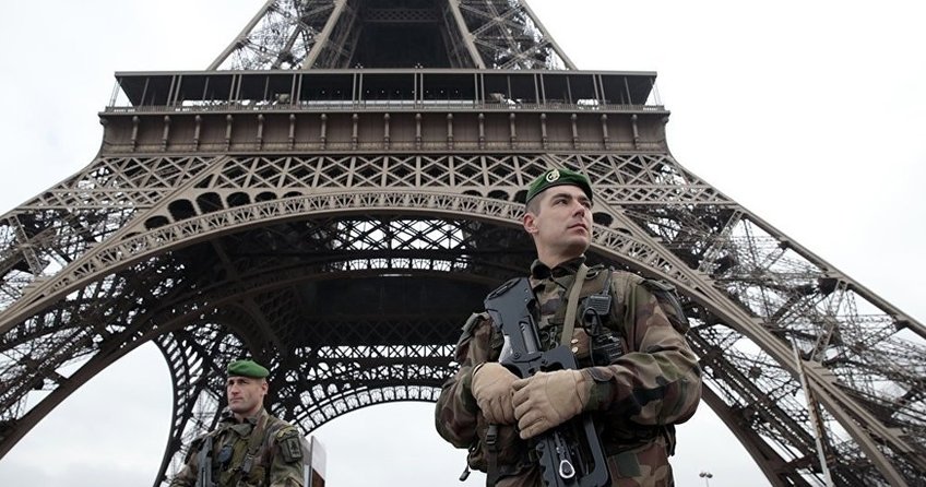 Fransa’da askerler silahlarını çaldırdı!