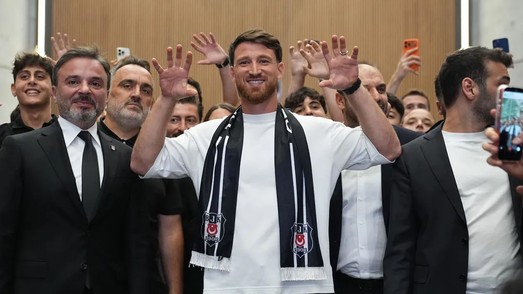 SALİH ÖZCAN İMZA ATMAYA GELDİ