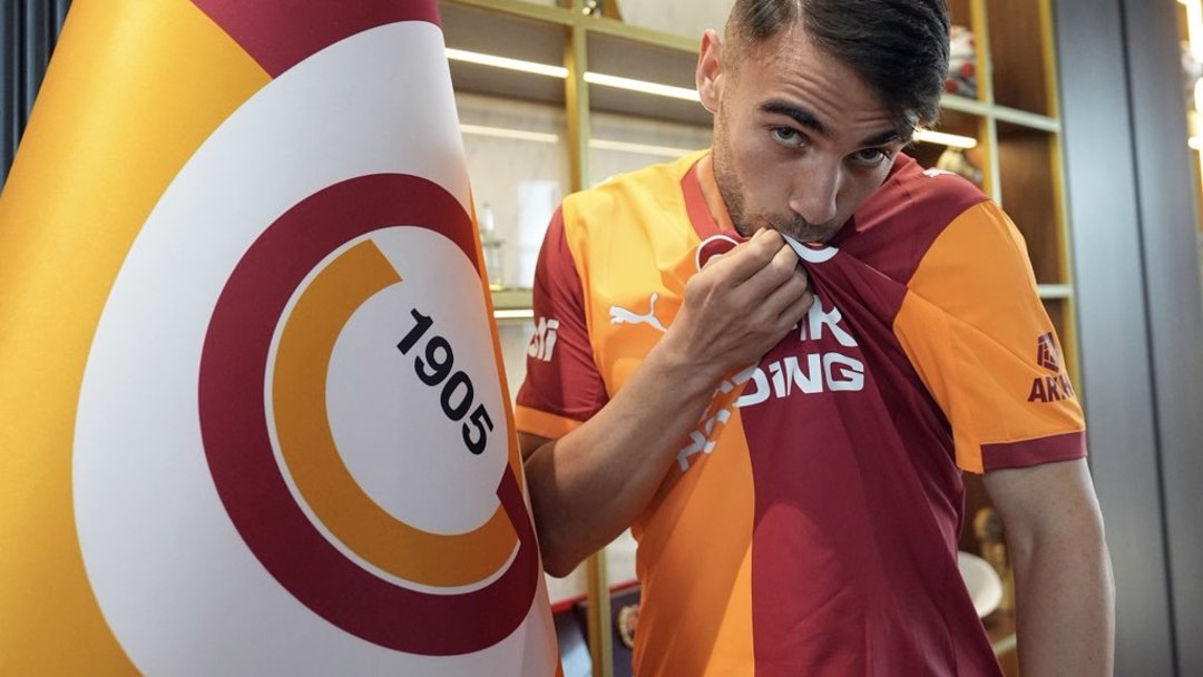 GALATASARAY’A BAĞLILIĞIM İMZAYLA ÖLÇÜLEMEZ
