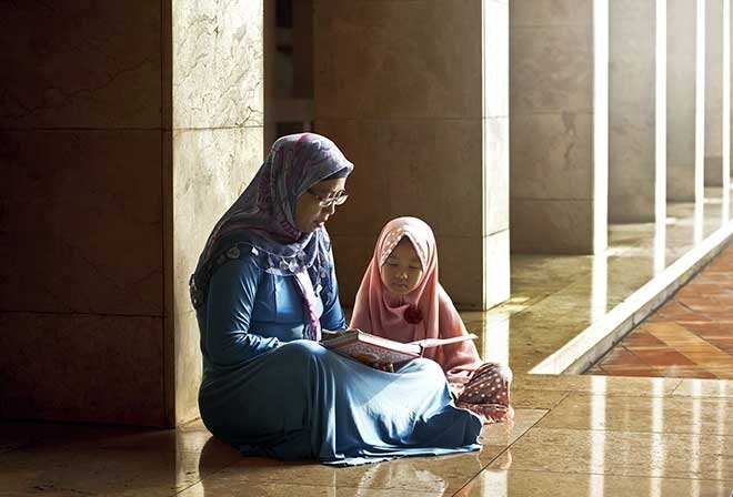İSLAM’DA KIZ ÇOCUKLARI NASIL GÖRÜLÜR?