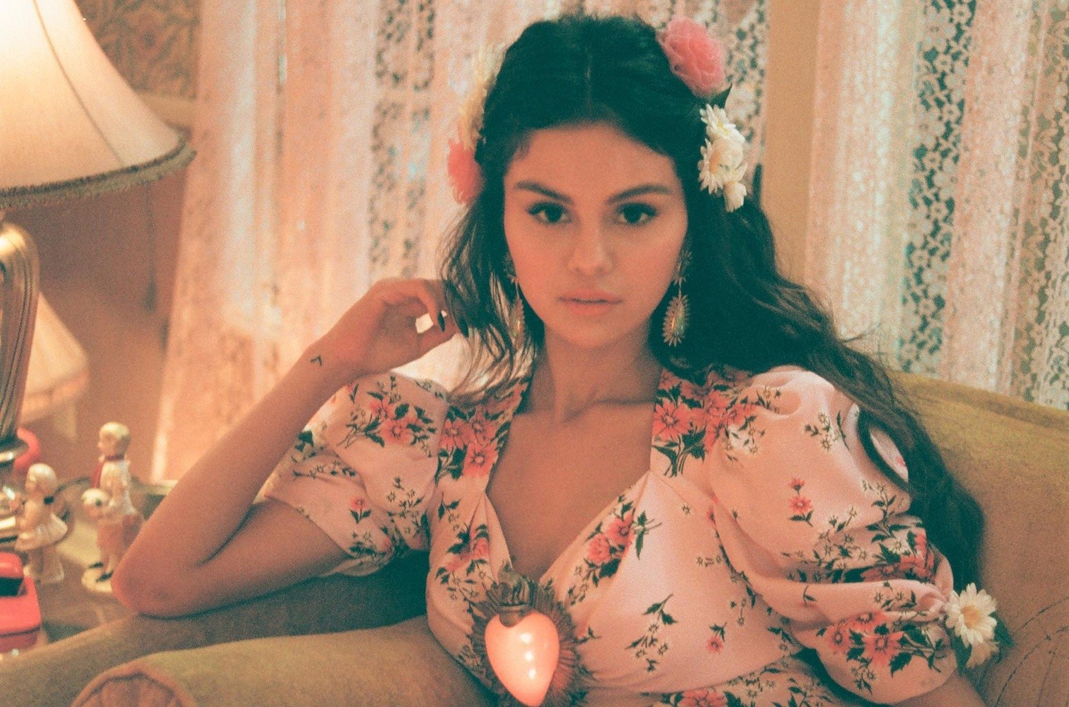 SELENA GOMEZ’DEN İSPANYOLCA AŞK MARŞI