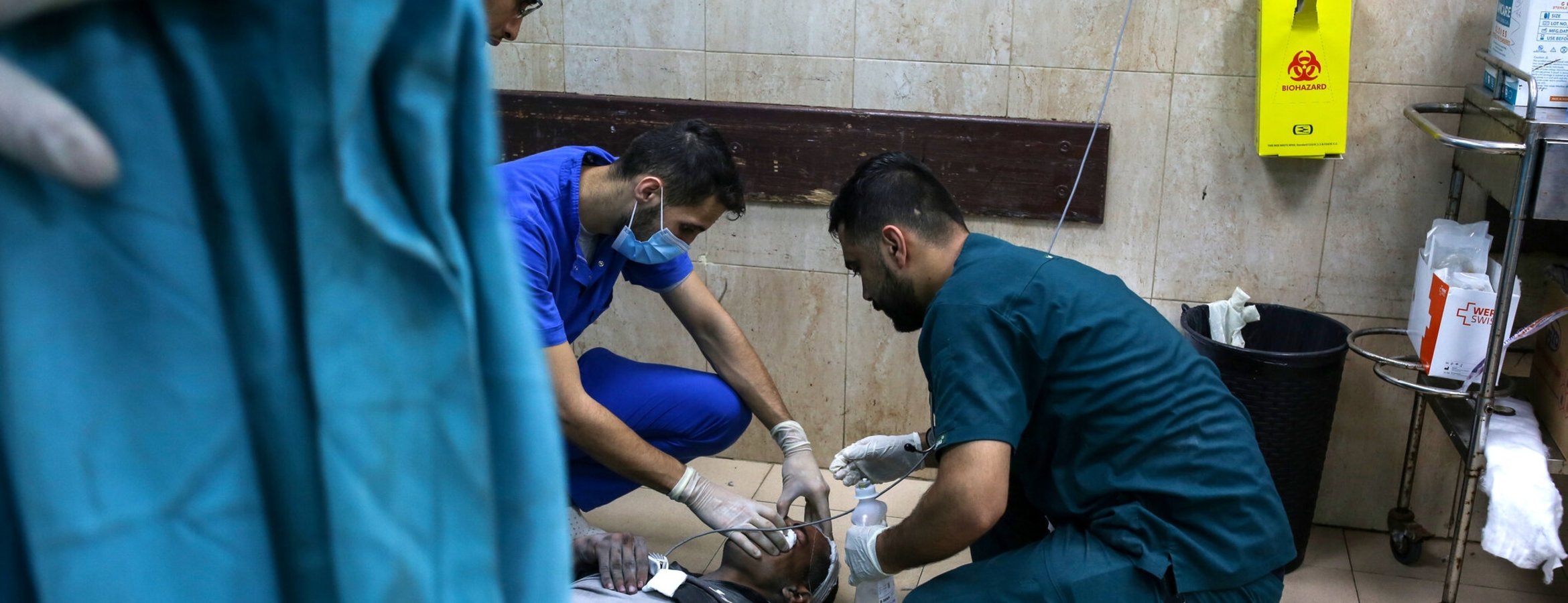 İsrail, saldırılarını sürdürdüğü Gazze’de 340 doktor ve sağlık çalışanını öldürdü
