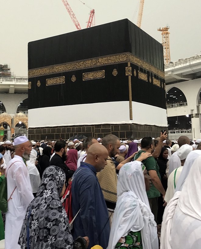 Kabe’de yağmur sevinci