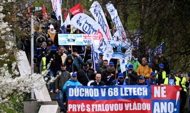 Czechs protest government bid to raise retirement age