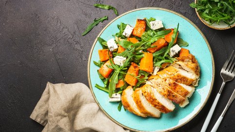 Izgara Tavuklu Bal Kabaklı Salata