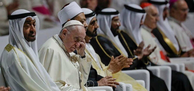 POPE MEETS WITH MUSLIM LEADERS AT UAE MOSQUE