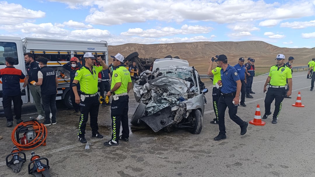 YOZGAT’TA 3 ÖLÜMLÜ KAZA