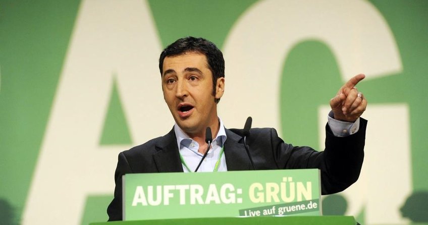 Cem Özdemir attan indi eşeğe bindi