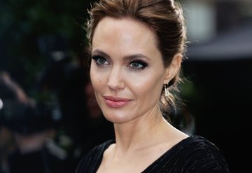 Angelina Jolie sarışın!