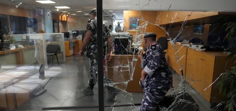 ARMED WOMAN BREAK INTO BEIRUT BANK TO WITHDRAW SAVINGS TO TREAT SICK SISTER