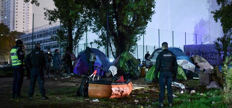 FRENCH POLICE MOVE MIGRANTS TO TEMPORARY SHELTERS