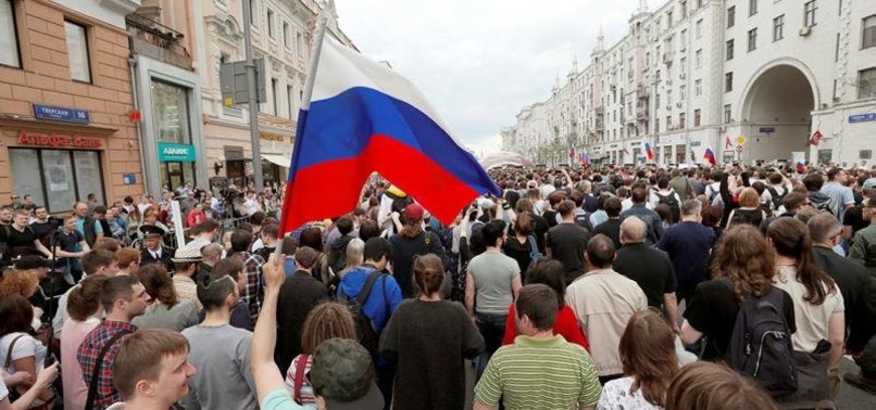 THOUSANDS OF RUSSIANS PROTEST VLADIMIR PUTINS RULE