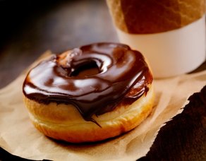 EV YAPIMI ÇIKOLATALI PRATIK DONUT