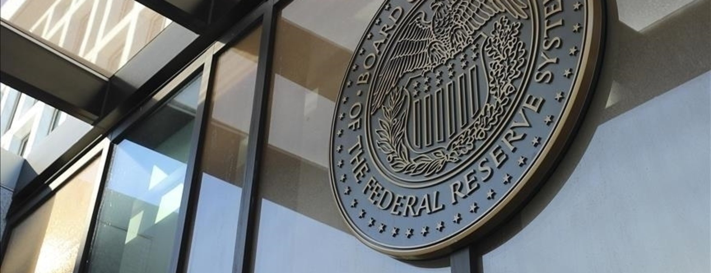 Trump, Fed’in faiz oranlarını düşürmek için özel bir toplantı yapması gerektiğini savundu