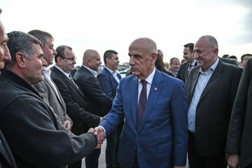 Tarım ve Orman Bakanı Kirişci, Çanakkale’de ayçiçeği tohumu dağıtımına katıldı
