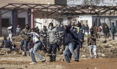 Death toll in South Africa violence climbs to 276