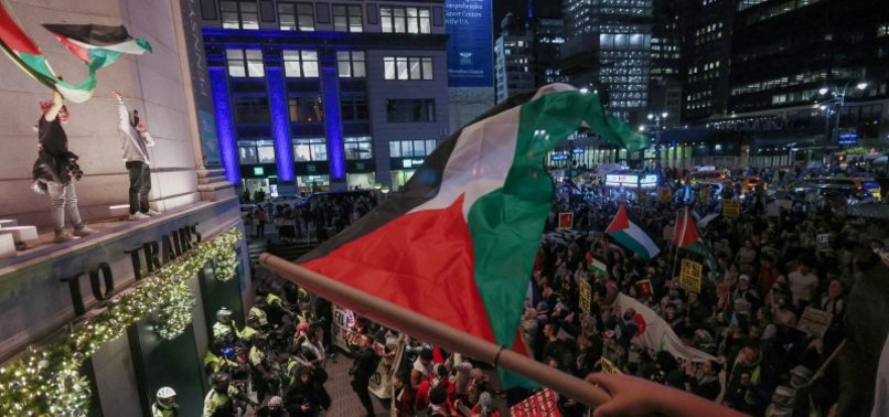 PRO-PALESTINIAN RALLY AT NEW YORKS PENN STATION CALLS FOR GAZA CEASE-FIRE