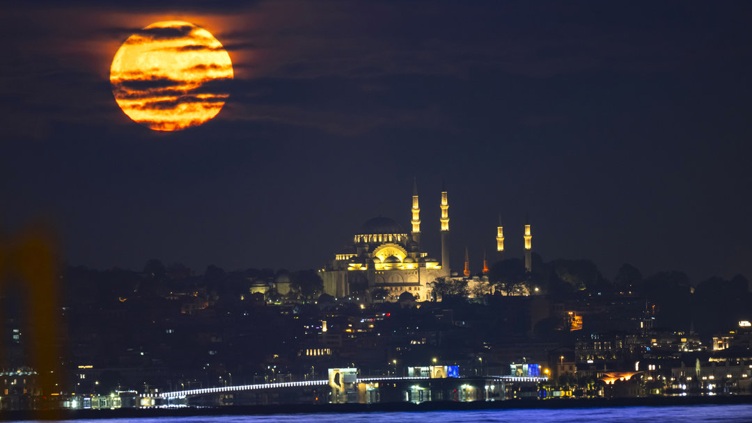 İSTANBUL’DA DOLUNAY