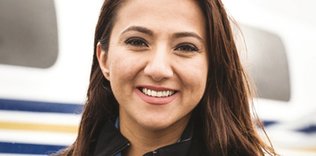 Amacının peşinde bir kadın pilot