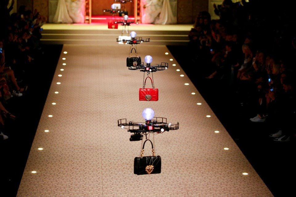 DEFİLEYE “DRONE”LAR ÇIKTI
