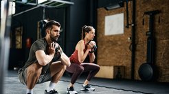 Squat’ta ön bacak mı kalça mı çalışır?