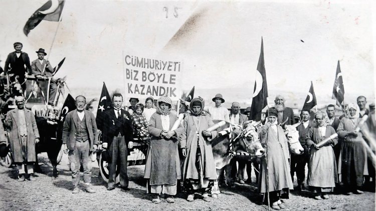 Cumhuriyet gerçekte ne zaman ilan edildi?